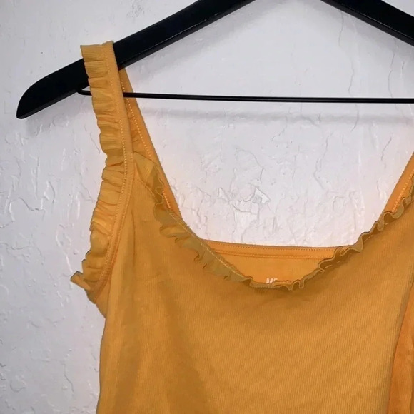 Me to We Essentials Yellow Cropped Tank Top Size Small - Picture 2 of 4